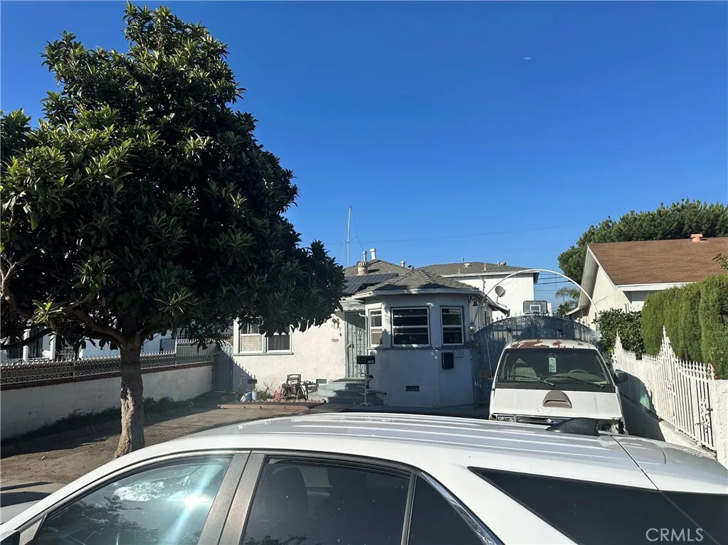 5607 Smiley Dr, Los Angeles, California 90016 home-pic-1